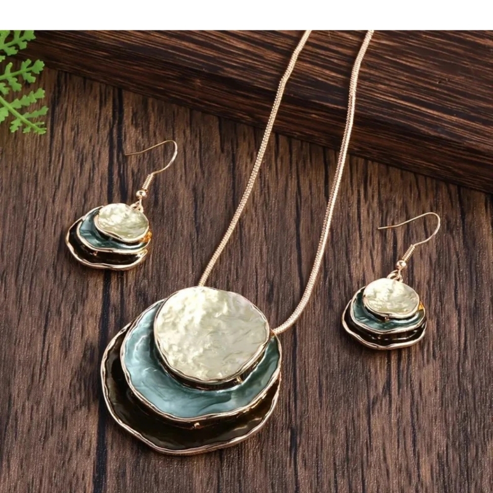 Multi Layered Pendant Necklace and Earring Set